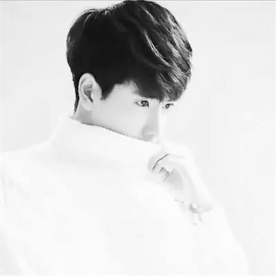 高质量一男一女纯黑白情侣头像图片