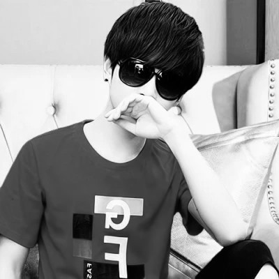 高质量一男一女纯黑白情侣头像图片