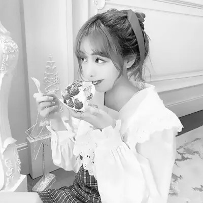 高质量一男一女纯黑白情侣头像图片