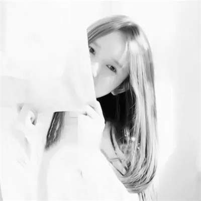 高质量一男一女纯黑白情侣头像图片