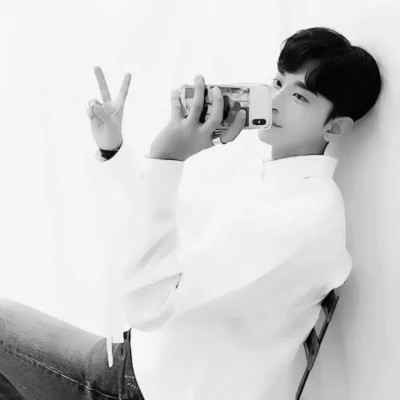 高质量一男一女纯黑白情侣头像图片