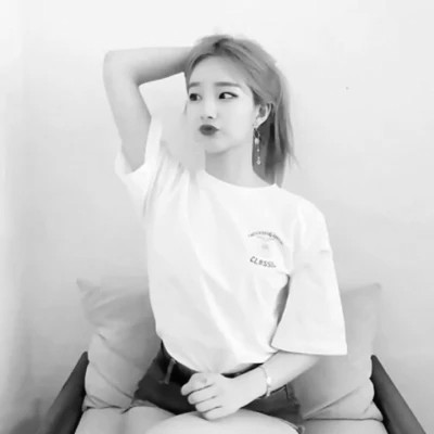 高质量一男一女纯黑白情侣头像图片