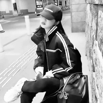 高质量一男一女纯黑白情侣头像图片