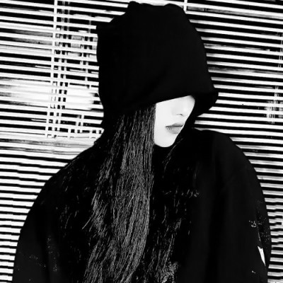 高质量一男一女纯黑白情侣头像图片