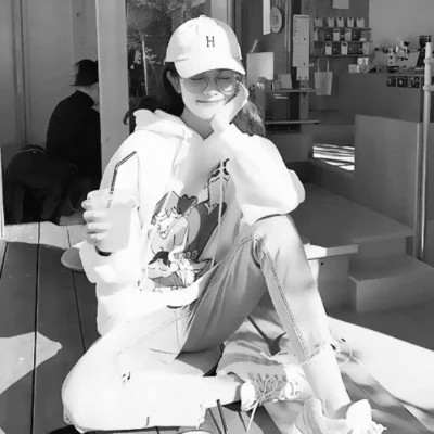 高质量一男一女纯黑白情侣头像图片