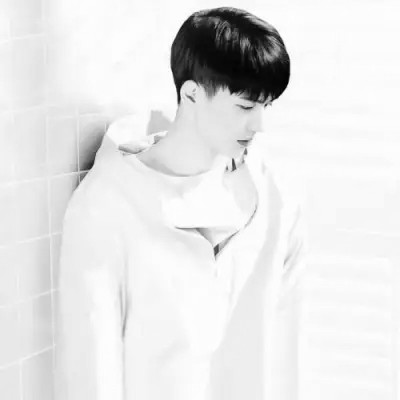 高质量一男一女纯黑白情侣头像图片