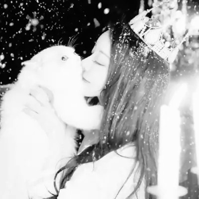 高质量一男一女纯黑白情侣头像图片