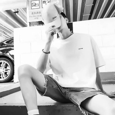 高质量一男一女纯黑白情侣头像图片