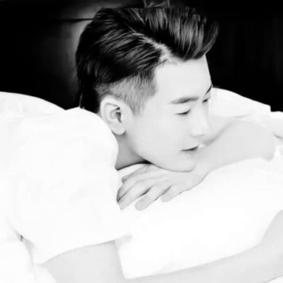 高质量一男一女纯黑白情侣头像图片