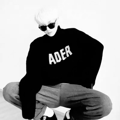 高质量一男一女纯黑白情侣头像图片