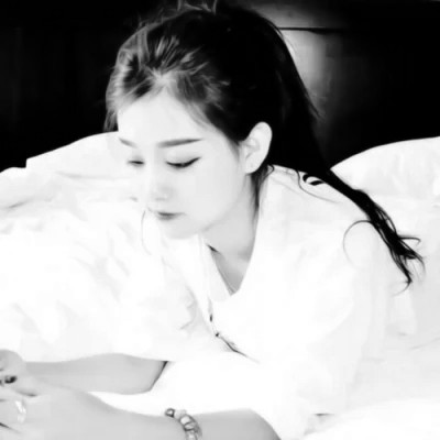 高质量一男一女纯黑白情侣头像图片