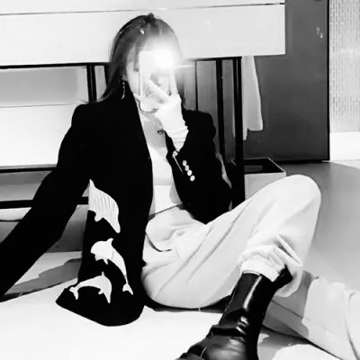 高质量一男一女纯黑白情侣头像图片