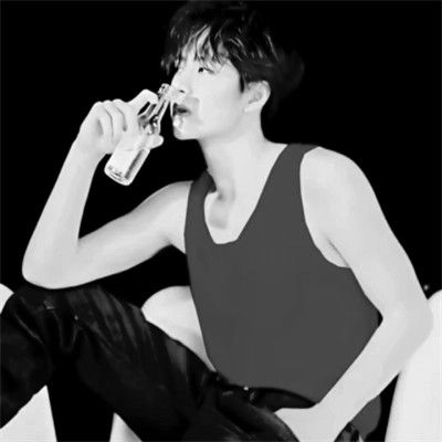 高质量一男一女纯黑白情侣头像图片