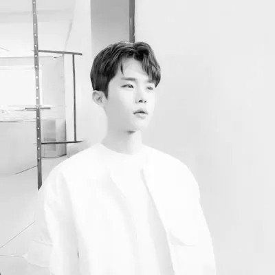 高质量一男一女纯黑白情侣头像图片