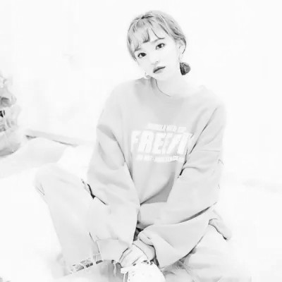 高质量一男一女纯黑白情侣头像图片