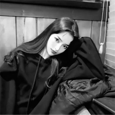 好看情头一男一女分开黑白