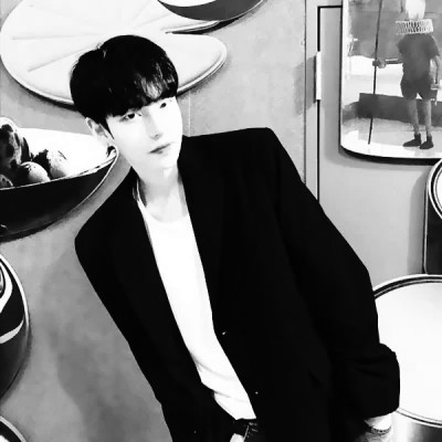 好看情头一男一女分开黑白