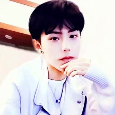 超宠溺的情侣头像一左一右一男一女