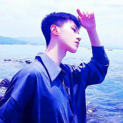 超宠溺的情侣头像一左一右一男一女