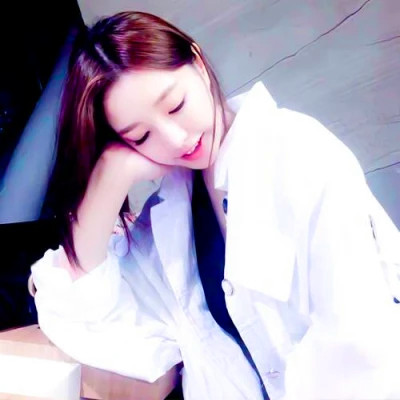 超宠溺的情侣头像一左一右一男一女