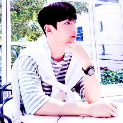 超宠溺的情侣头像一左一右一男一女