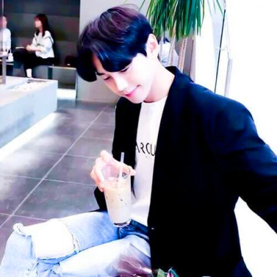 超宠溺的情侣头像一左一右一男一女