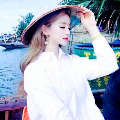 超宠溺的情侣头像一左一右一男一女