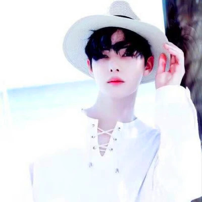 超宠溺的情侣头像一左一右一男一女