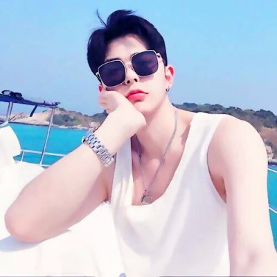 超宠溺的情侣头像一左一右一男一女