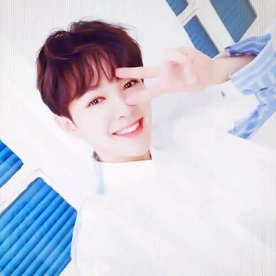 超宠溺的情侣头像一左一右一男一女