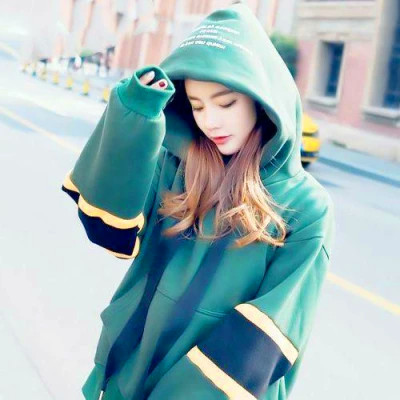 超宠溺的情侣头像一左一右一男一女