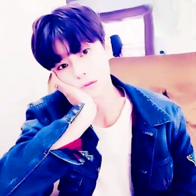 超宠溺的情侣头像一左一右一男一女