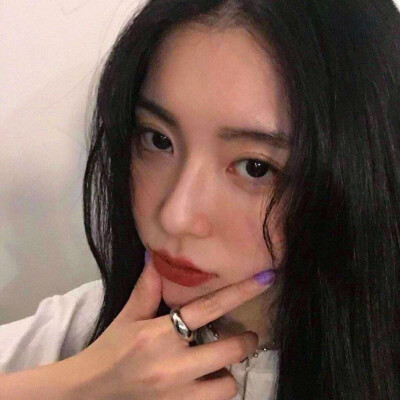 2025最火女生头像霸气