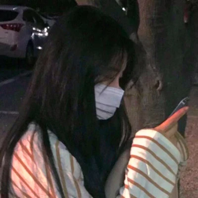2025最火女生头像霸气