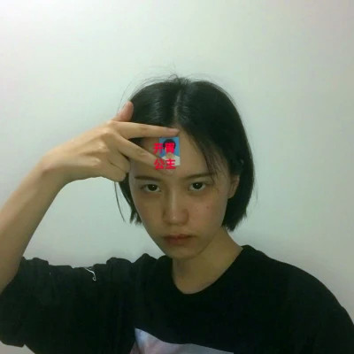 2025最火女生头像霸气