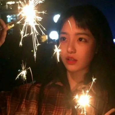 2025最火女生头像霸气
