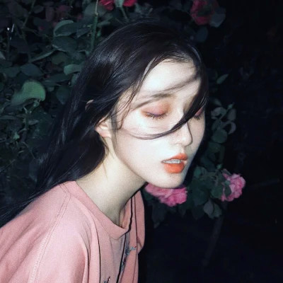 2025最火女生头像霸气