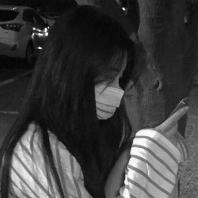 qq头像黑白女生霸气真人高清图片