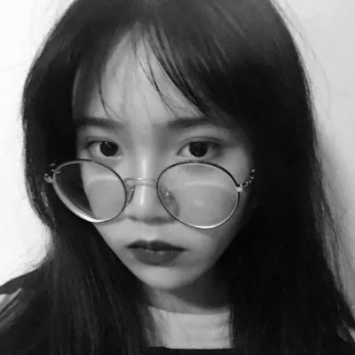 qq头像黑白女生霸气真人高清图片