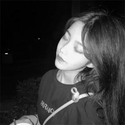 qq头像黑白女生霸气真人高清图片