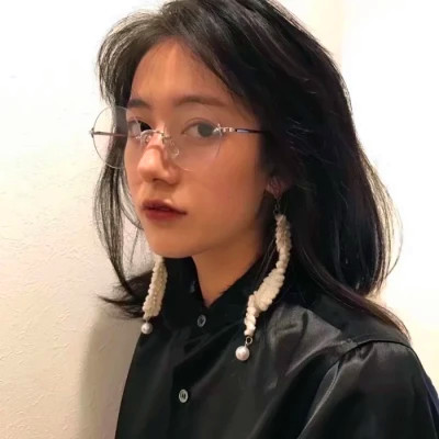 超拽霸气的女生头像