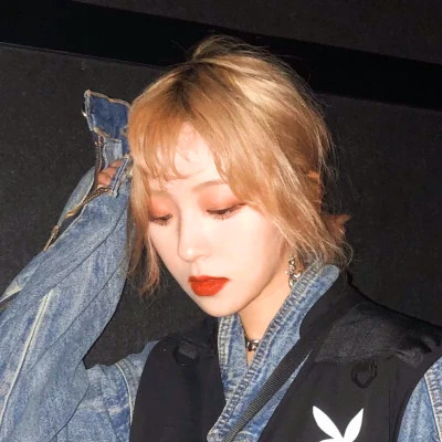 超拽霸气的女生头像