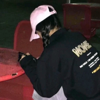 超拽霸气的女生头像