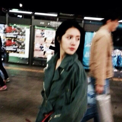 超拽霸气的女生头像