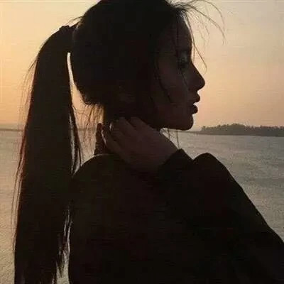 超拽霸气的女生头像