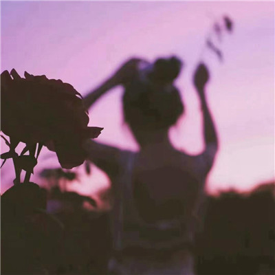 紫色浪漫风背景头像图片