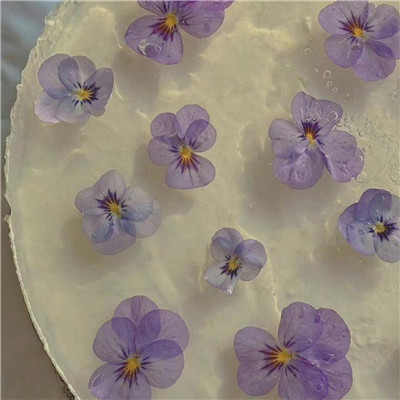 紫色浪漫风背景头像图片