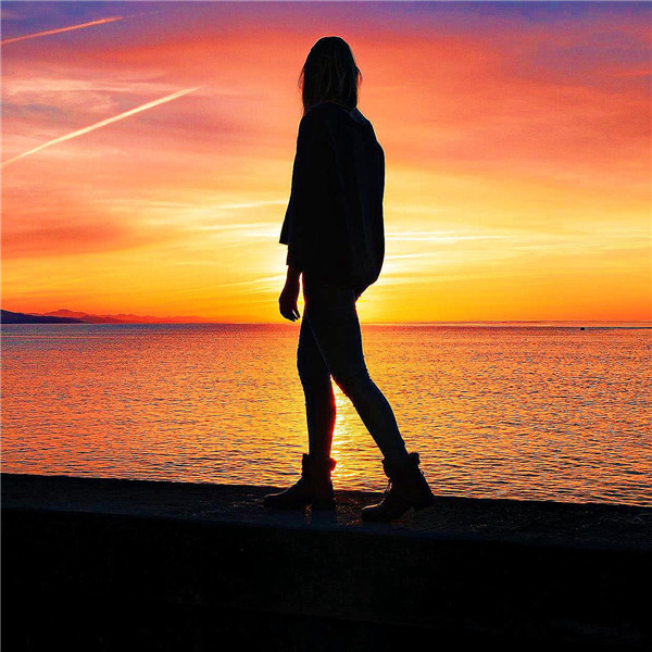 光影交错逆光浪漫意境头像图片