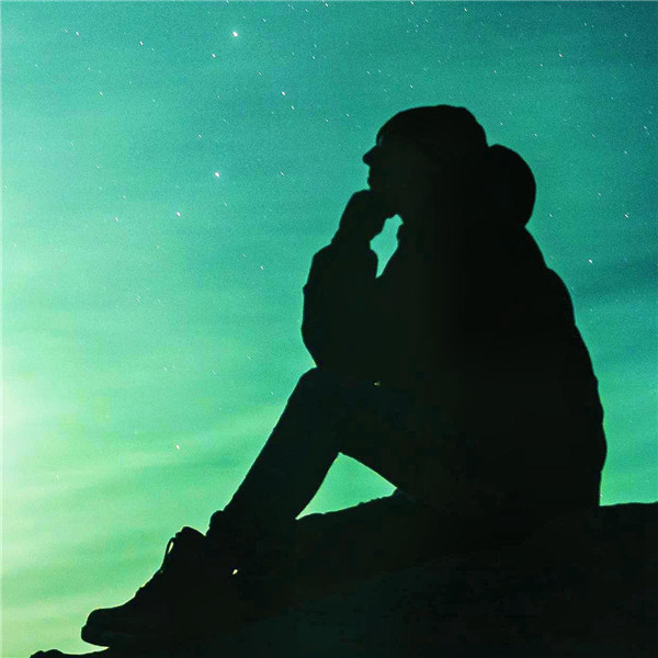 光影交错逆光浪漫意境头像图片