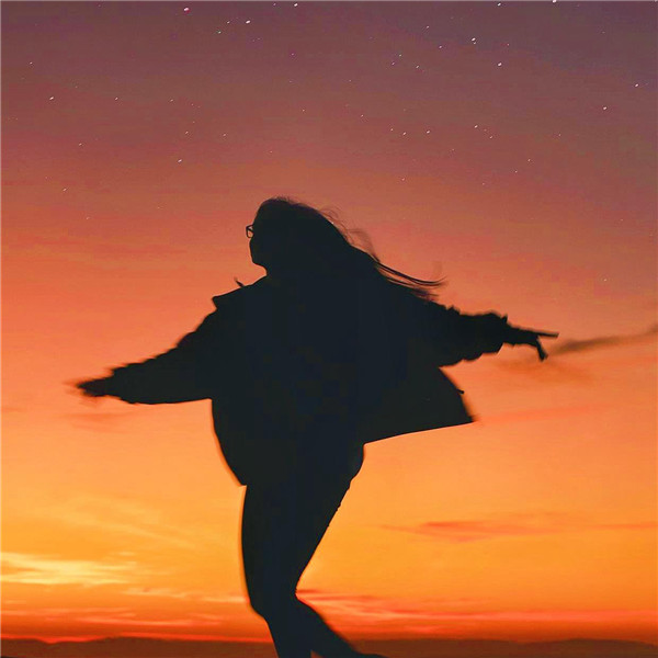 光影交错逆光浪漫意境头像图片